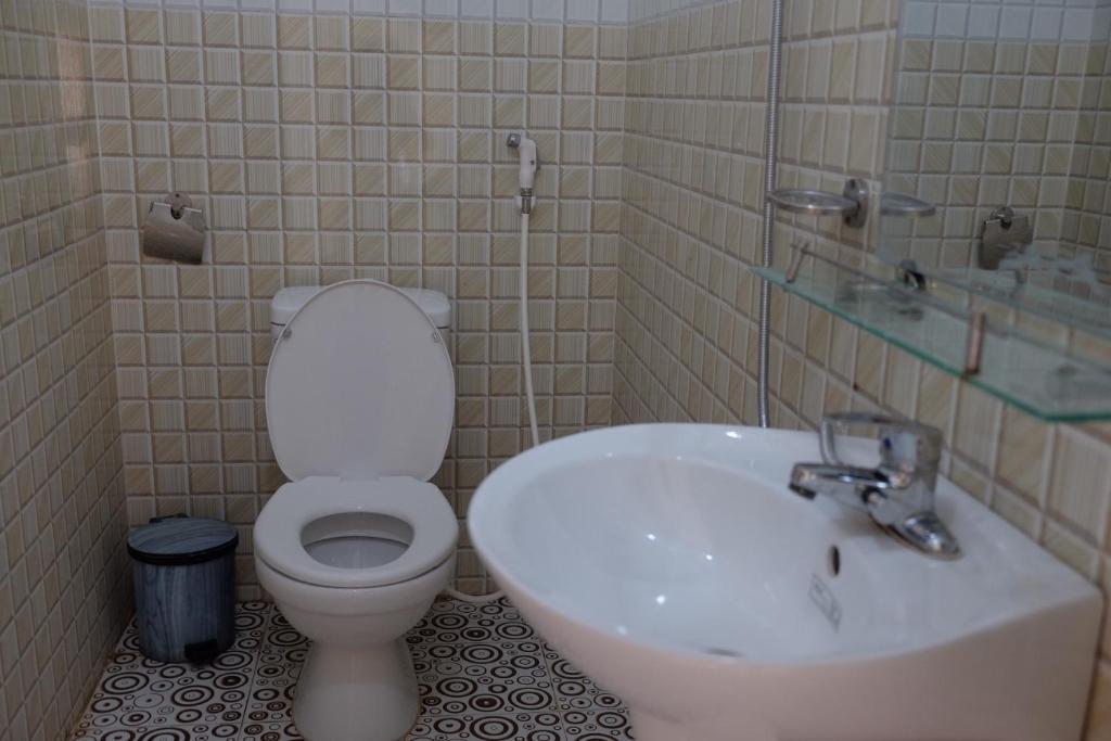 Khách Sạn Hà Phương - Deluxe Room (2 Adults + 1 Child)