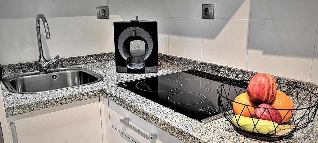 A kitchen or kitchenette at Apartamento Bazán Granada