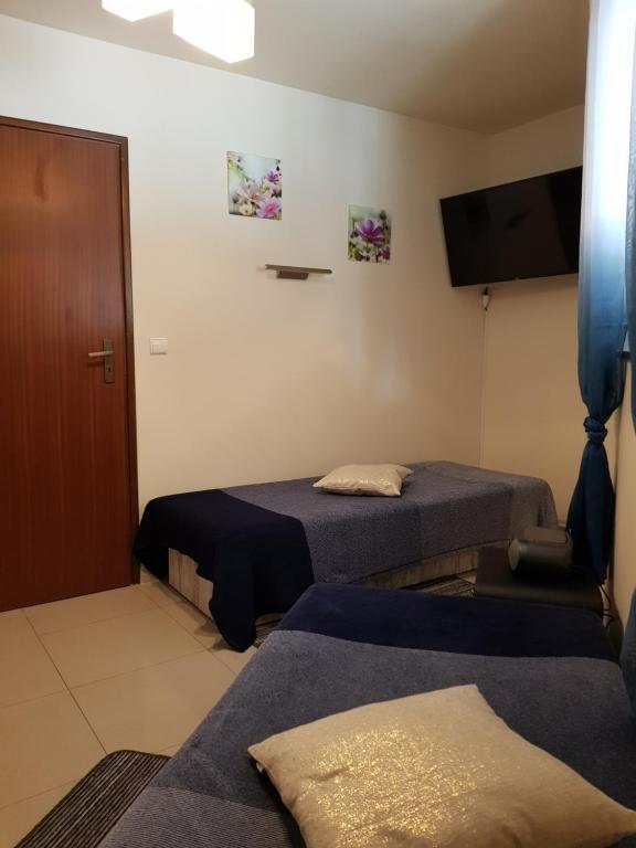Posteľ alebo postele v izbe v ubytovaní BUTOROWY RESIDENCE Apartament "GÓRSKA ORCHIDEA"