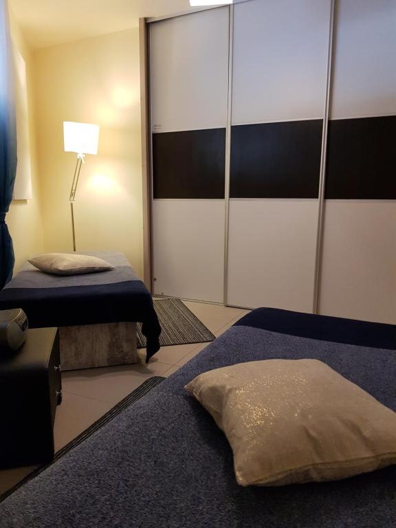 Posteľ alebo postele v izbe v ubytovaní BUTOROWY RESIDENCE Apartament "GÓRSKA ORCHIDEA"