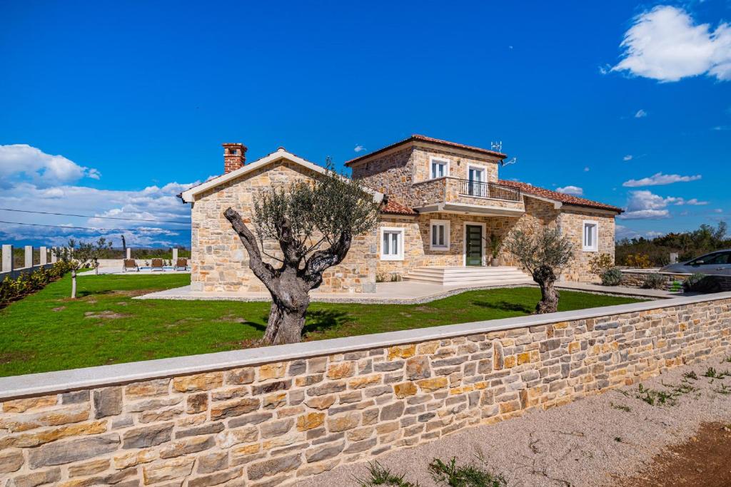 Budova, v ktorej sa vila nachádza