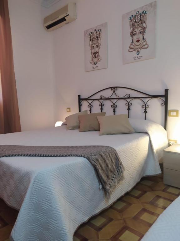 Postel nebo postele na pokoji v ubytování Poesia del Mare B&B