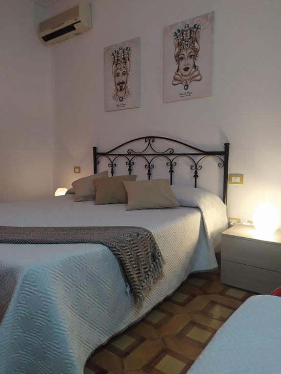 Postel nebo postele na pokoji v ubytování Poesia del Mare B&B