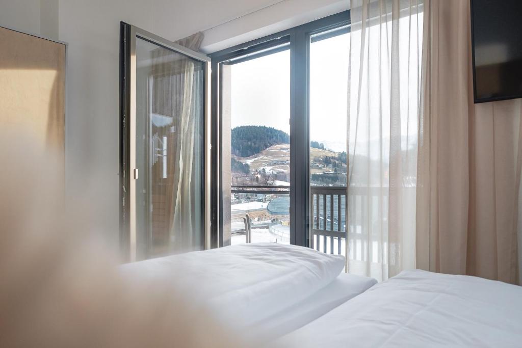 Posteľ alebo postele v izbe v ubytovaní APART HERZOG - URBAN LUXURY LIFESTYLE direct at Steinbergpiste and Steinbergbahn