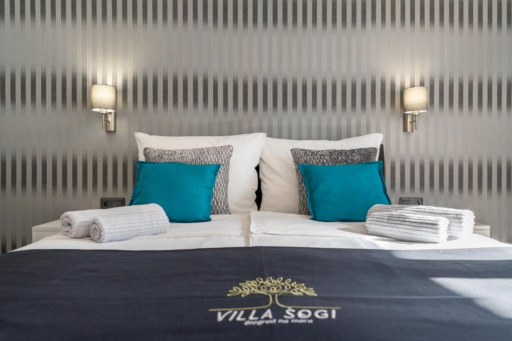 Posteľ alebo postele v izbe v ubytovaní VILLA SOGI