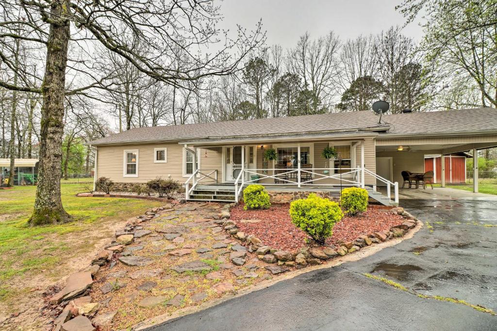 Cozy Higden Retreat Near Greers Ferry Lake!, Fairfield Bay (updated