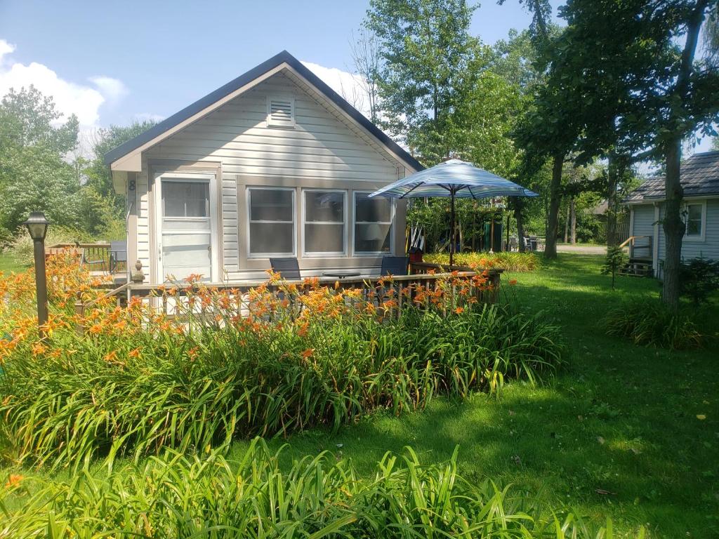 Long Beach Cottages - private sand beach