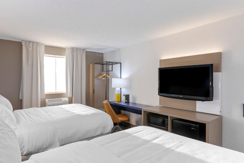 Comfort Inn Detroit - Troy photo