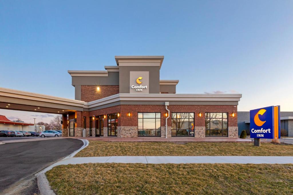 Comfort Inn Detroit - Troy photo