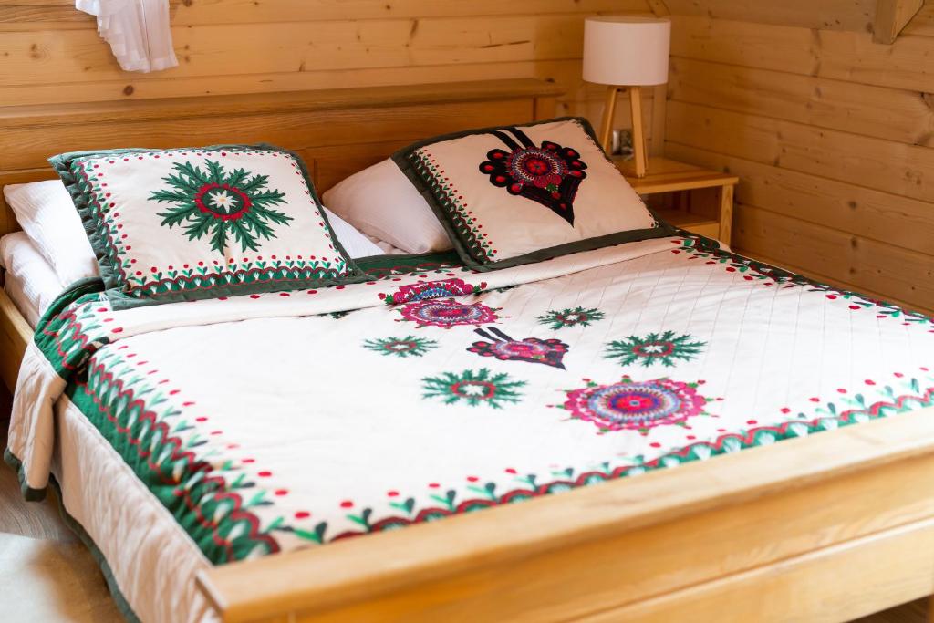 Postel nebo postele na pokoji v ubytování Eco Domki Podhalanka