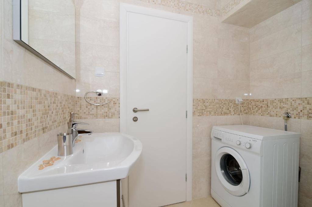 Guest House Cinema close to port - 15