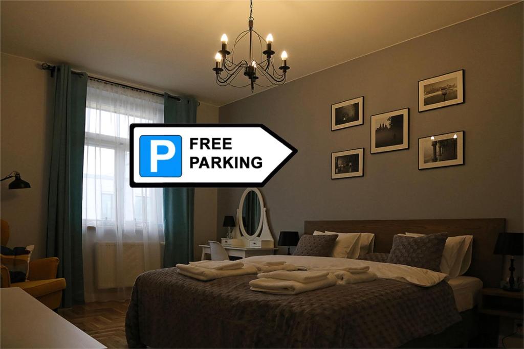 a bedroom with a free parking sign above a bed at Grey Apartments Kościuszko in Krakow