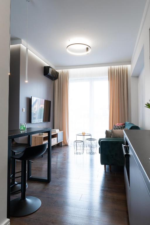 Televízia a/alebo spoločenská miestnosť v ubytovaní Apartamenty DES-Zator