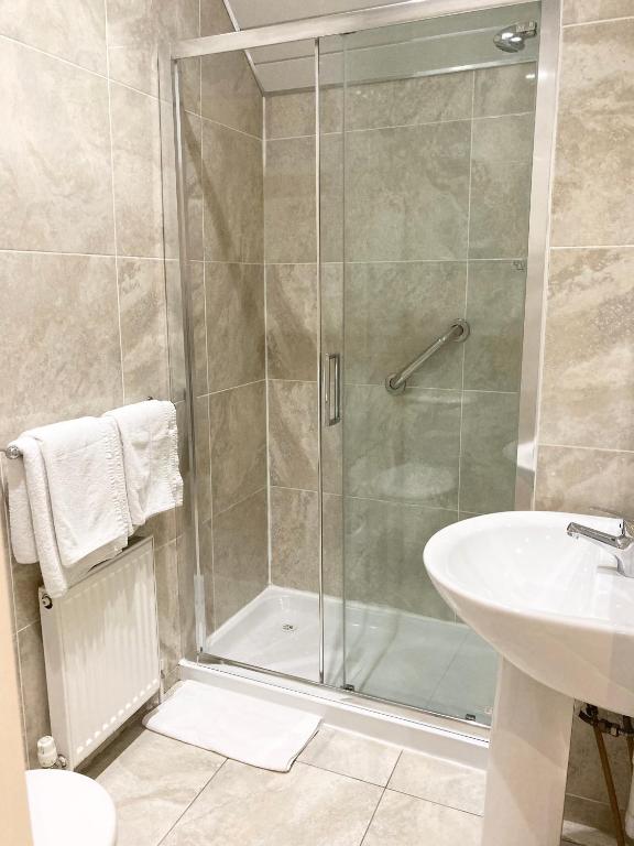 Kupatilo u objektu Dergvale Hotel