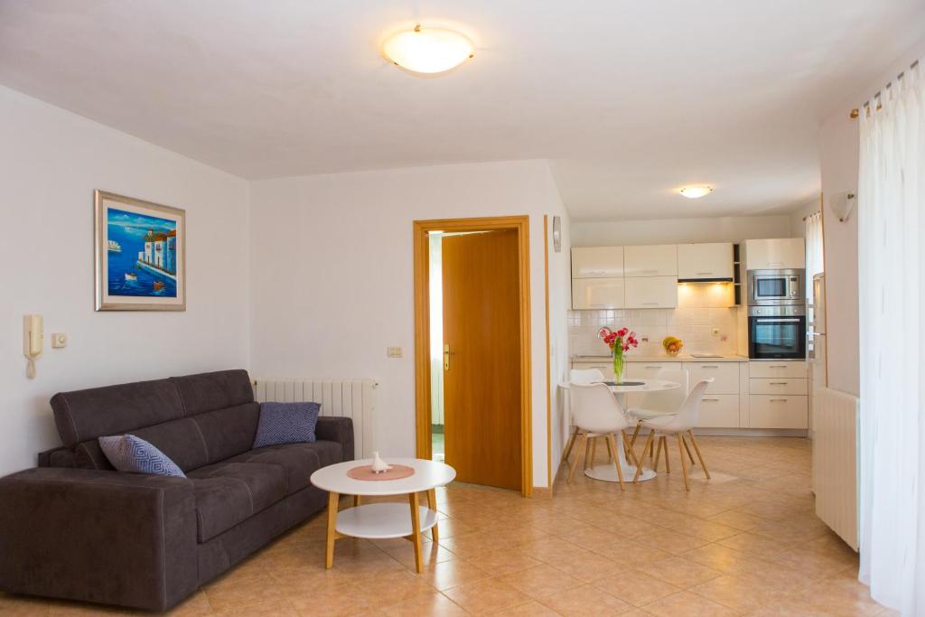 Kuchyň nebo kuchyňský kout v ubytování Apartments Lorena