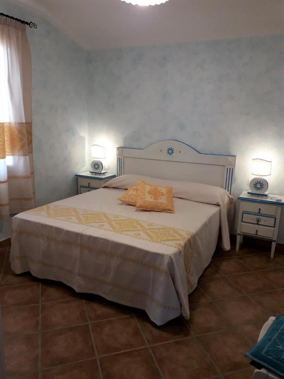 A bed or beds in a room at Le pavoncelle 1