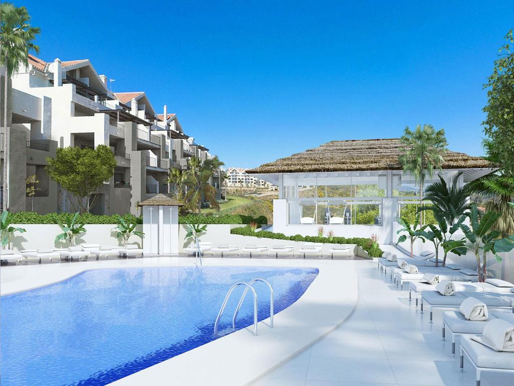 einen Pool in einem Resort in der Unterkunft Casa Dollita - Semi Penthouse - 90 square meters terrace -breathtaking seaview in Mijas