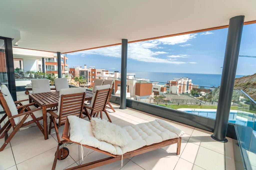 Stunning modern 4 bedroom apartment by the beach, Fuengirola ...