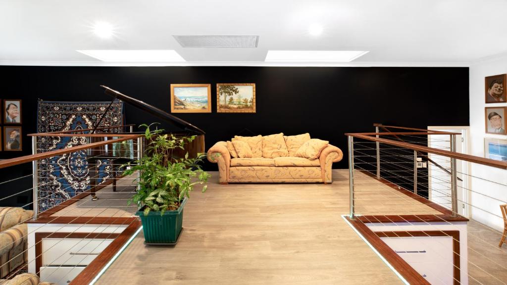 Posezení v ubytování Luxury Penthouse 5 BDR 3 Bath Twin Rain Showers 365 sq mtrs