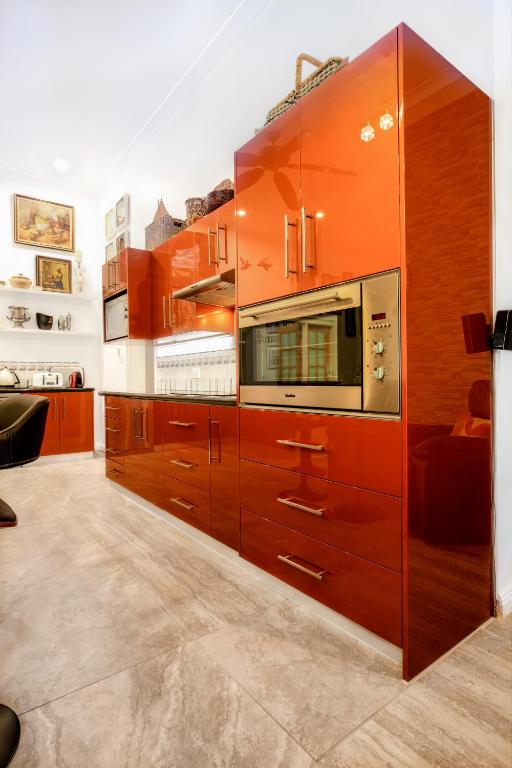 Kuchyň nebo kuchyňský kout v ubytování Luxury Penthouse 5 BDR 3 Bath Twin Rain Showers 365 sq mtrs