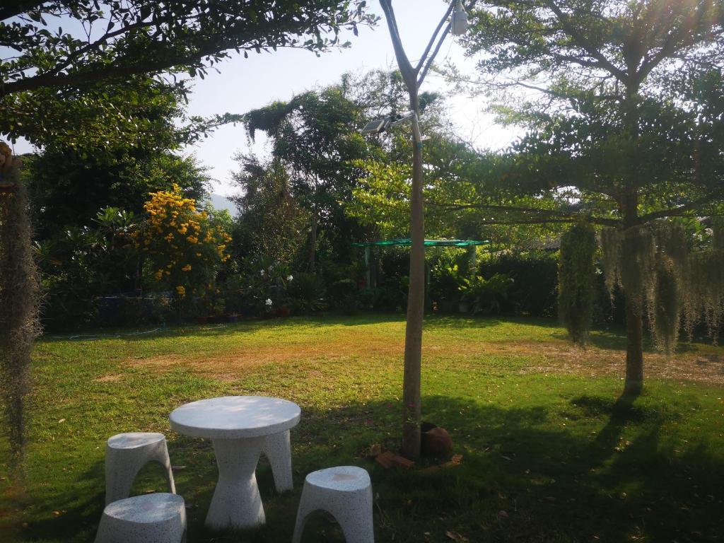 Zahrada ubytování บ้านในสวนรีสอร์ทBannnaisuan Resort