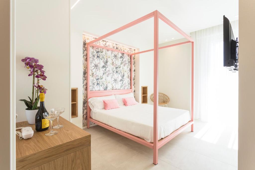 A bed or beds in a room at Hotel Alexandra - Beach Front - Healthy XXL Breakfast & Brunch until 12 30 - parking included