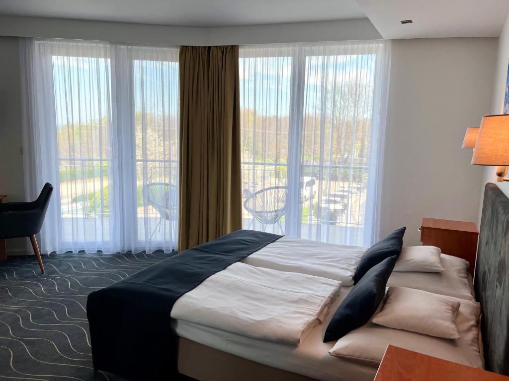 Holiday Resorts - Family Room With Garden View