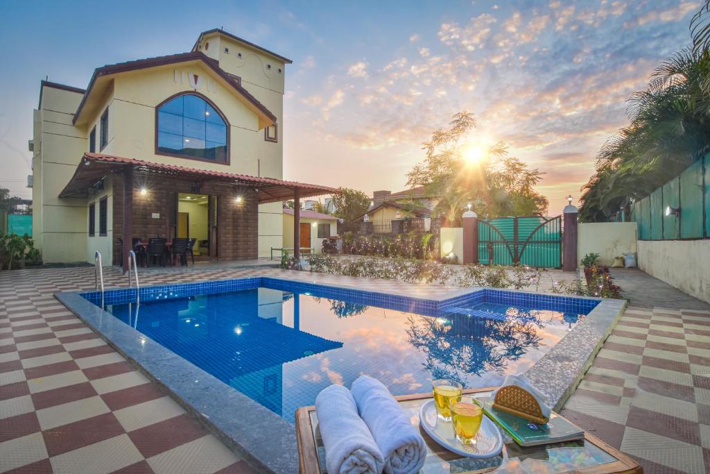 Bazén v ubytování Lifeline Villas - Mountain View 3Bhk Big Pool Villa with Baby Pool nebo v jeho okolí