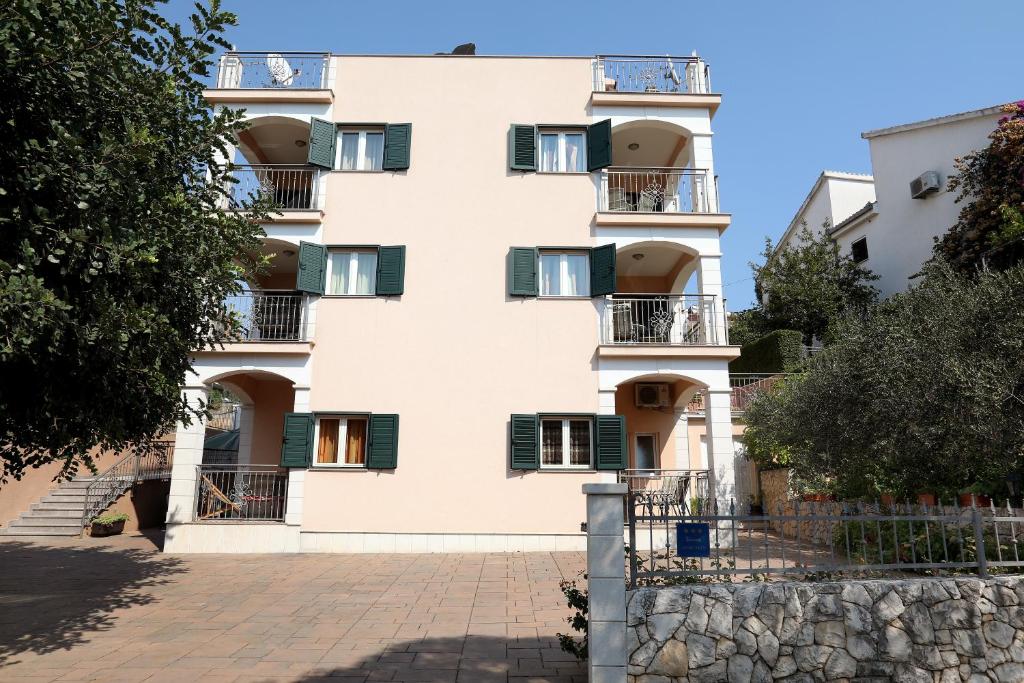 Budova, v ktorej sa apartmán nachádza