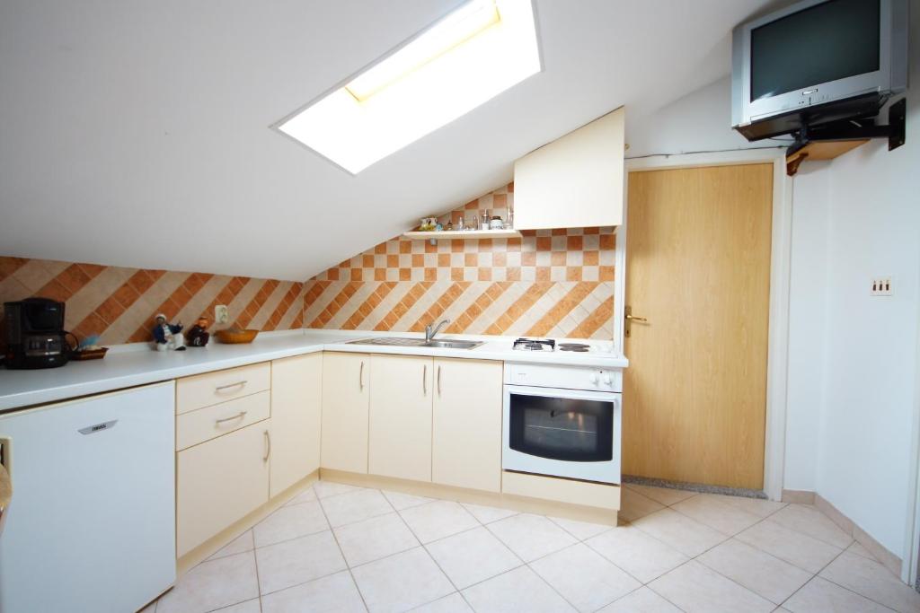 Kuchyň nebo kuchyňský kout v ubytování Apartmani Branka