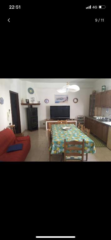 Kuchyňa alebo kuchynka v ubytovaní Villa con piscina "Pumo"