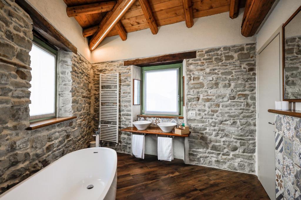 Koupelna v ubytování Albergo del Bramante