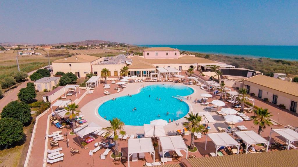 an overhead view of a pool at a resort at Sikania Resort & Spa in Licata