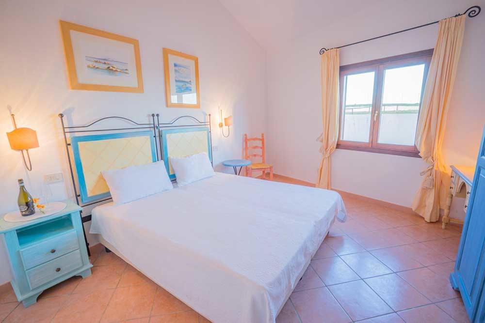 residence baia sant anna con piscina - Apartment With Sea View