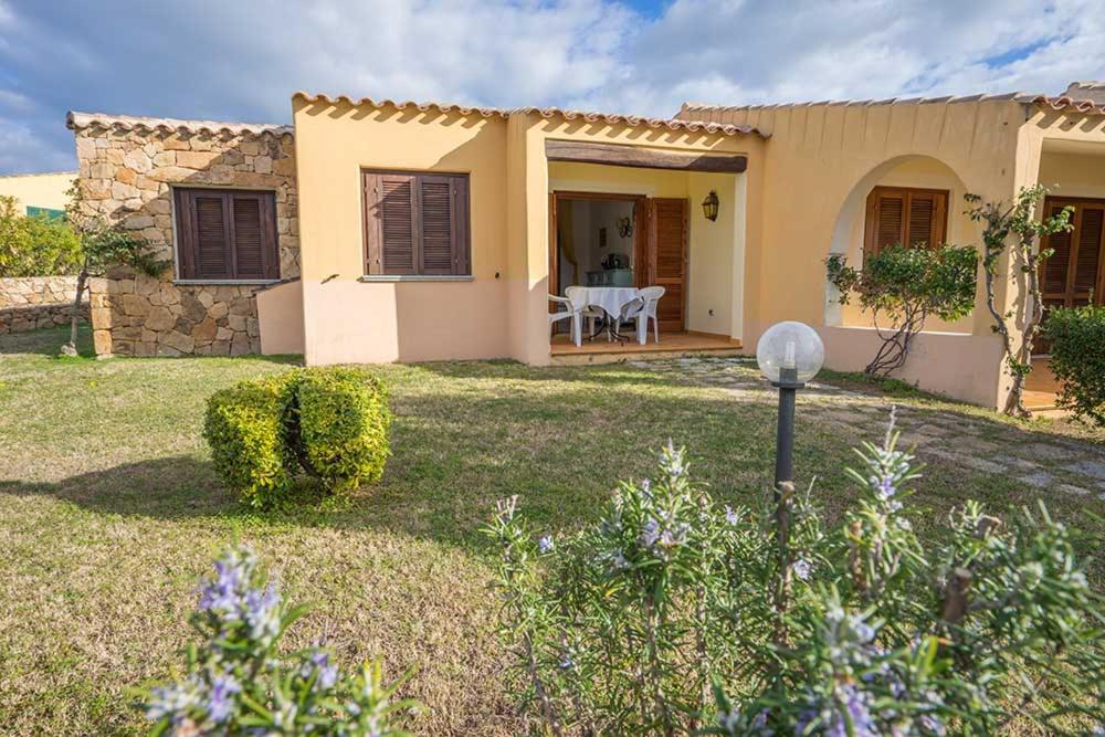 residence baia sant anna con piscina - Two-Bedroom Apartment