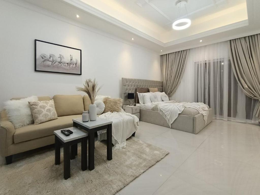 Luxury Studio with Pool, Gym & Sauna, Dubai (updated prices 2024)