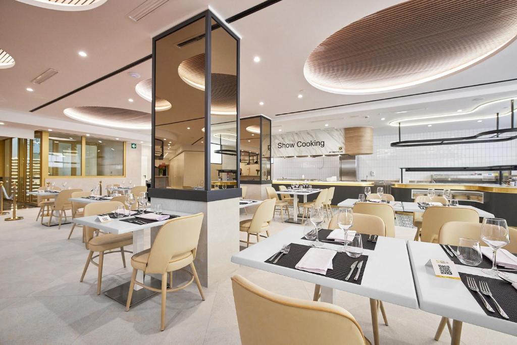 Restaurace v ubytování Hotel Gold Arcos 4 Sup - Built in May 2022