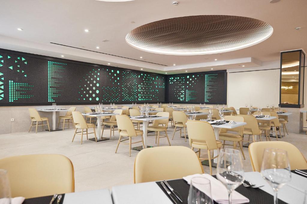 Restaurace v ubytování Hotel Gold Arcos 4 Sup - Built in May 2022
