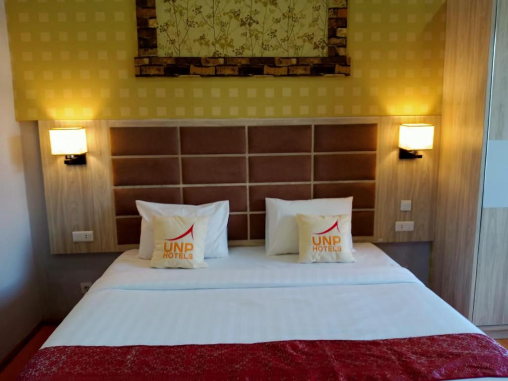 Postel nebo postele na pokoji v ubytování UNP Hotel & Convention