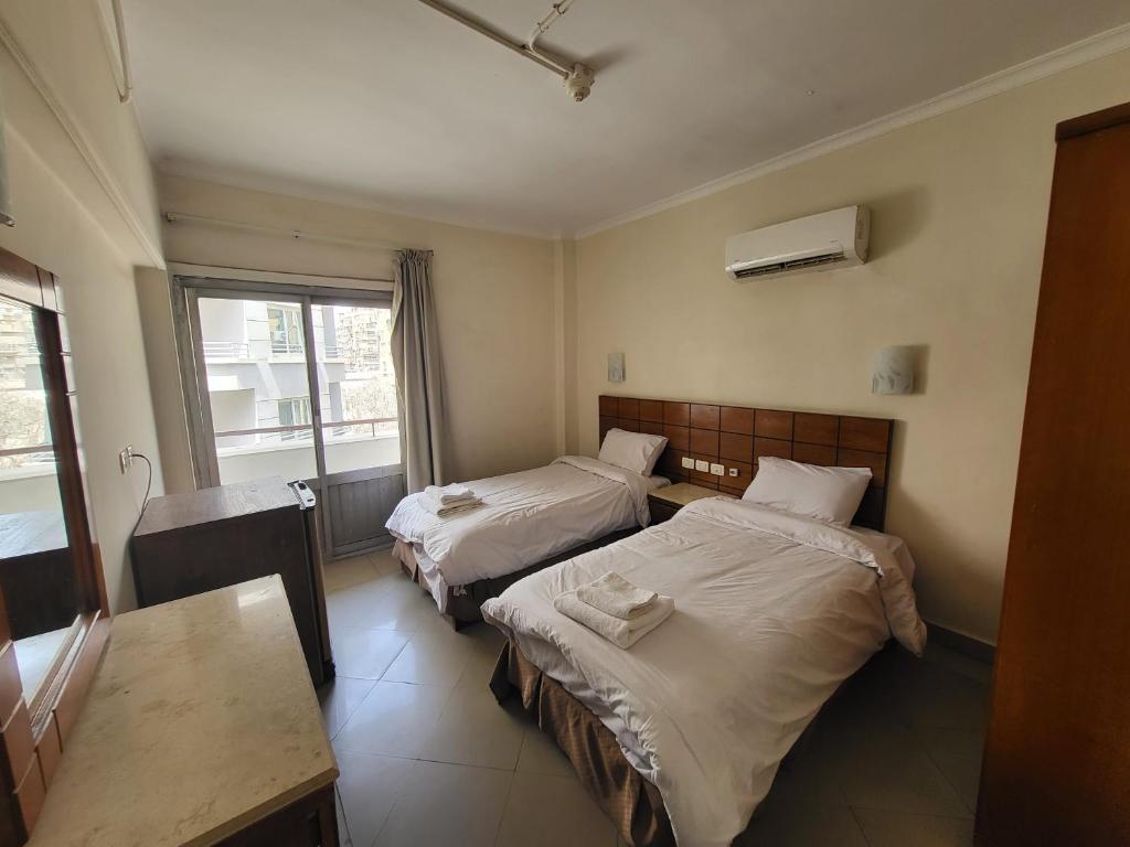 Postel nebo postele na pokoji v ubytování Regency Hotel