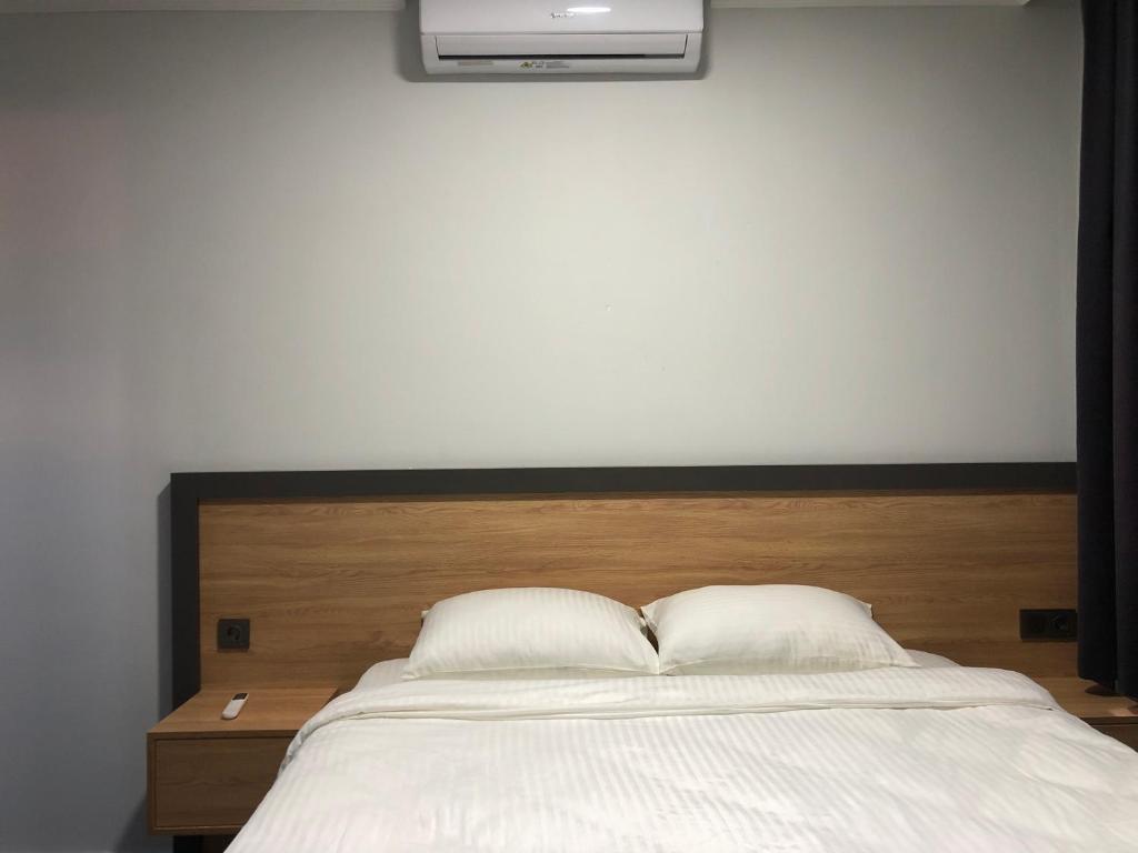 Postel nebo postele na pokoji v ubytování Sofya Suites