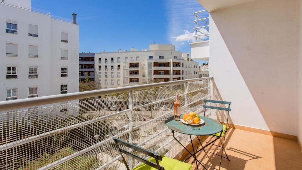 Bright & Lovesome Apartment W/ Balcony in Portimão by LovelyStay - Apartamento De Dos Dormitorios