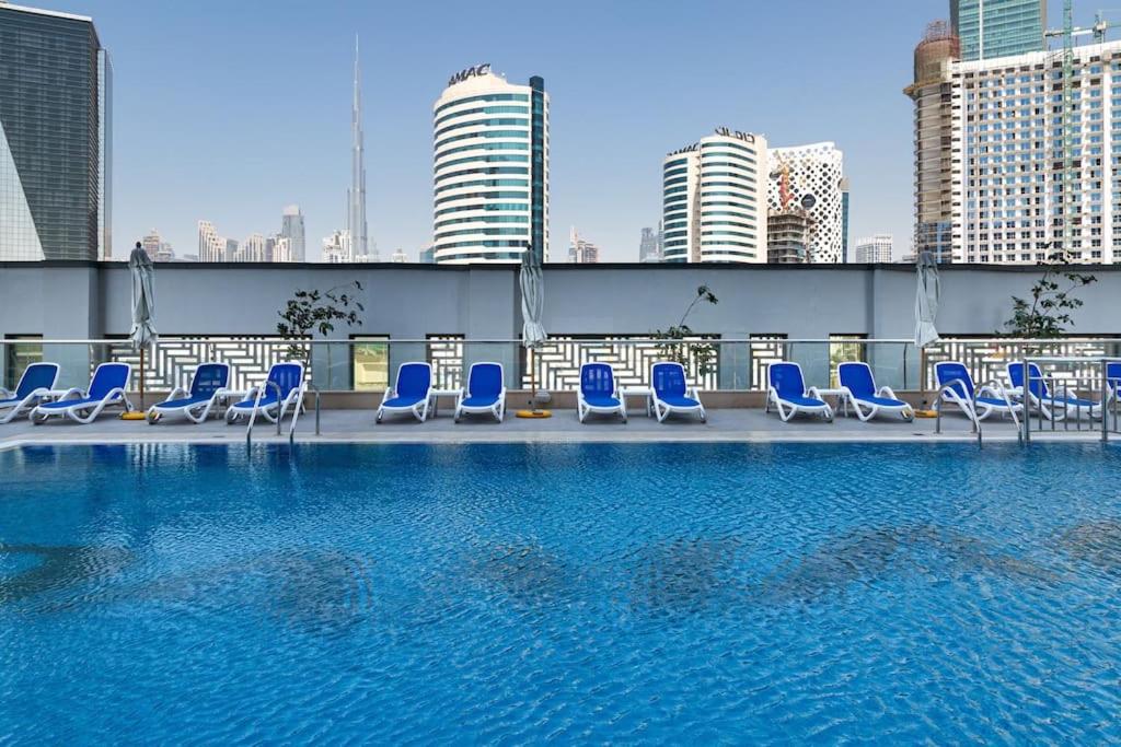 Gallery image of Frank Porter - Executive Bay in Dubai