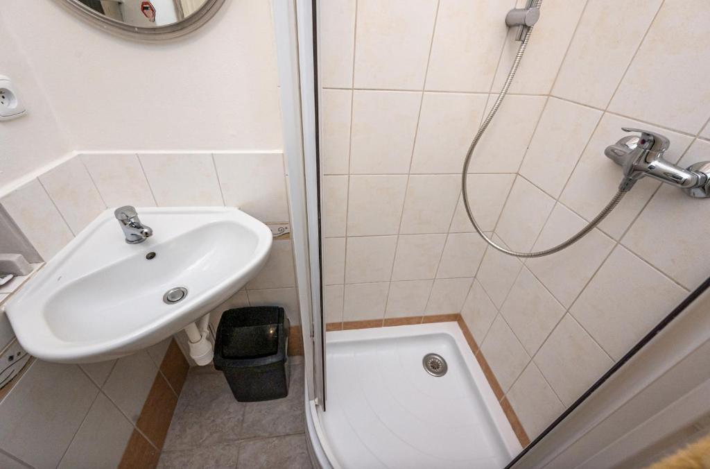 Łazienka w obiekcie Legerova Apartments
