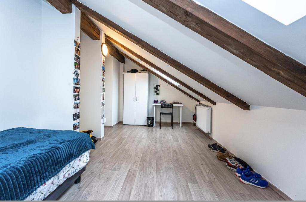 Łóżko lub łóżka w pokoju w obiekcie Legerova Apartments