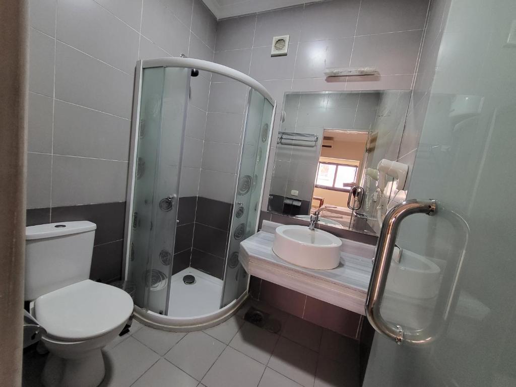 Koupelna v ubytování Regency Hotel