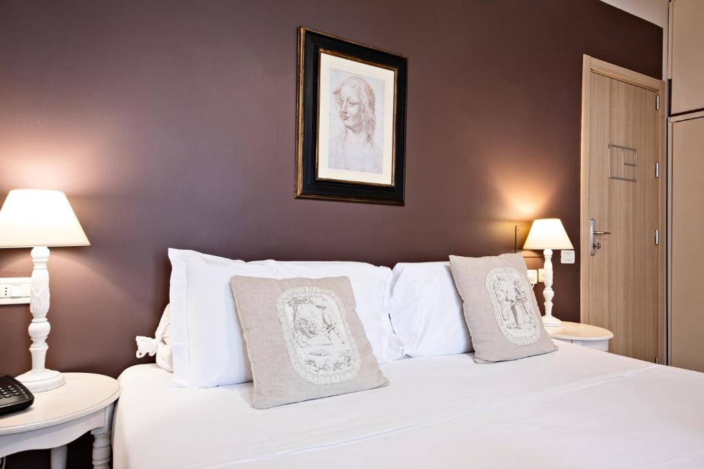 Postel nebo postele na pokoji v ubytování Hotel Broletto - Centro Storico