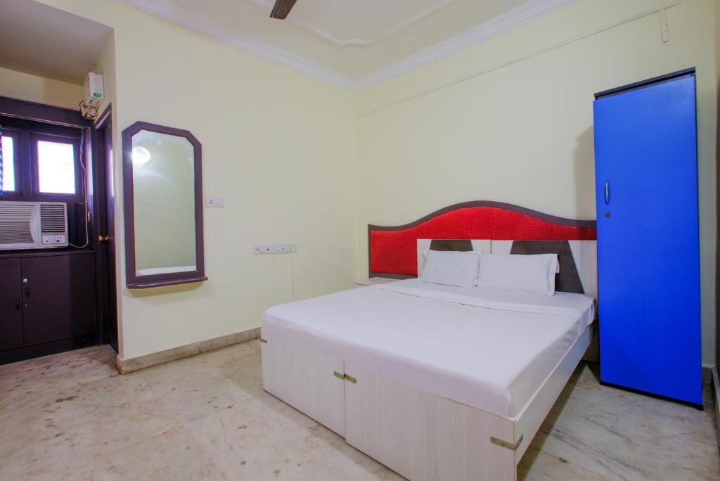 Postel nebo postele na pokoji v ubytování The Dolphin Park Hotel, Virugambakkam