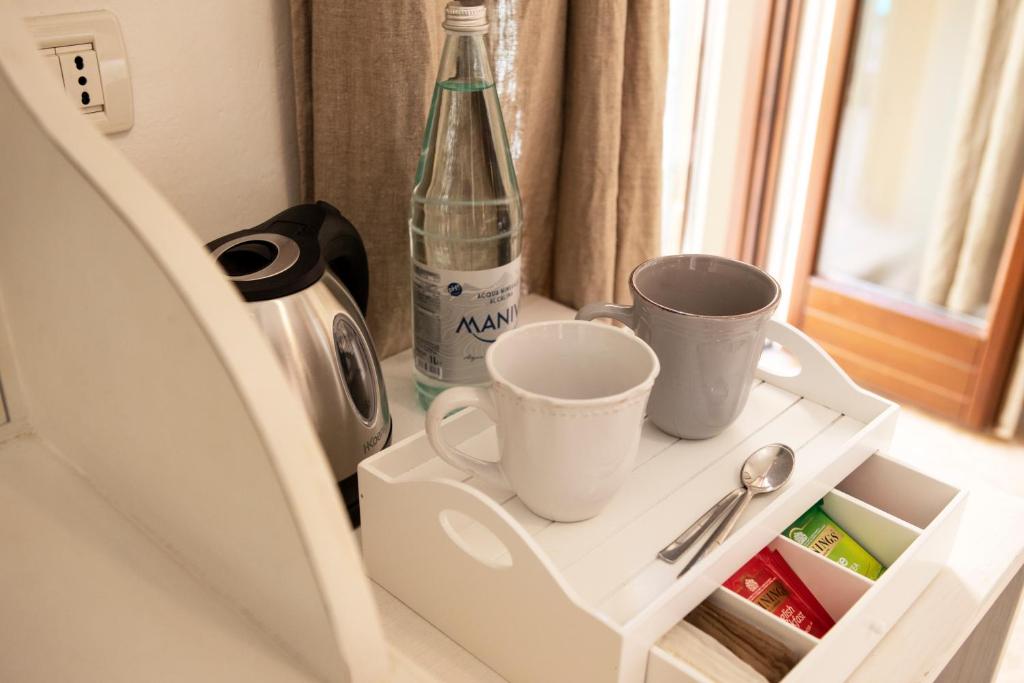 Příslušenství pro přípravu čaje a kávy v ubytování Hotel Broletto - Centro Storico