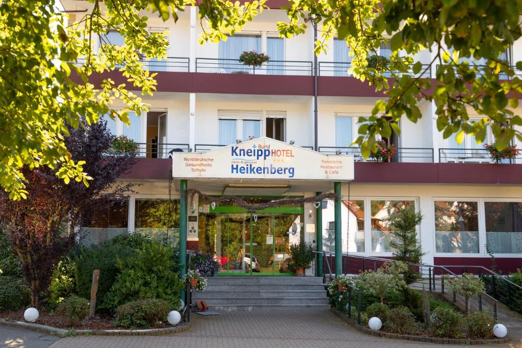 een gebouw met een bord ervoor bij Hotel Heikenberg in Bad Lauterberg